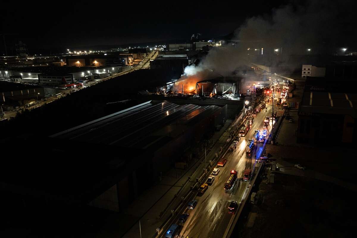 OSB’deki fabrikada çıkan yangın 5 saatte söndürüldü 8